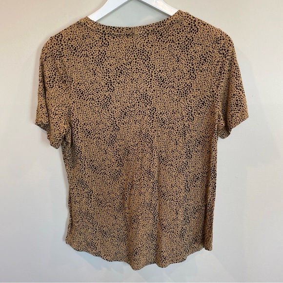 Old Navy Luxe V Neck Cheetah Print T Shirt Womens Medium - Picture 4 of 4